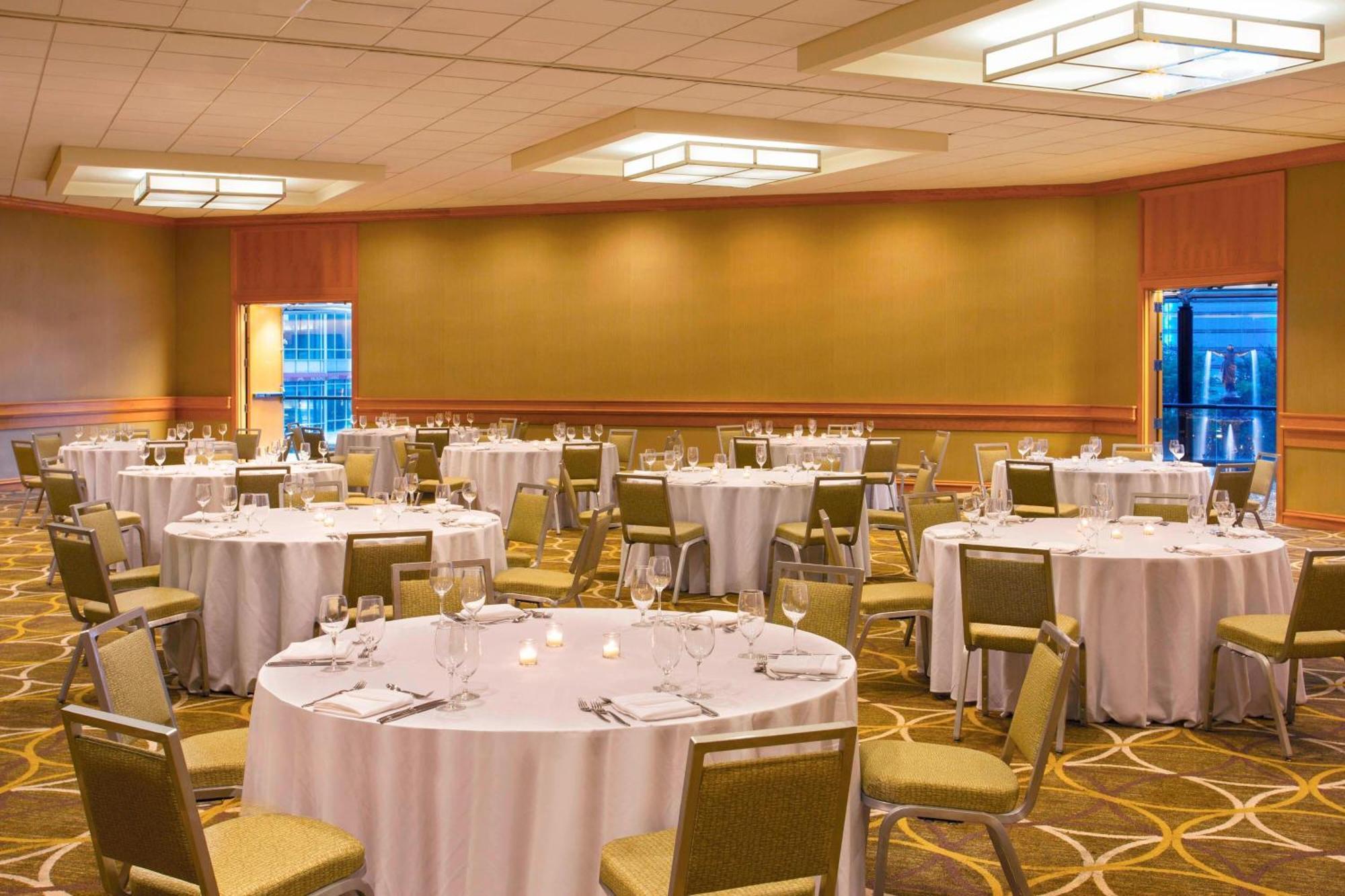 The Westin Cincinnati Bagian luar foto