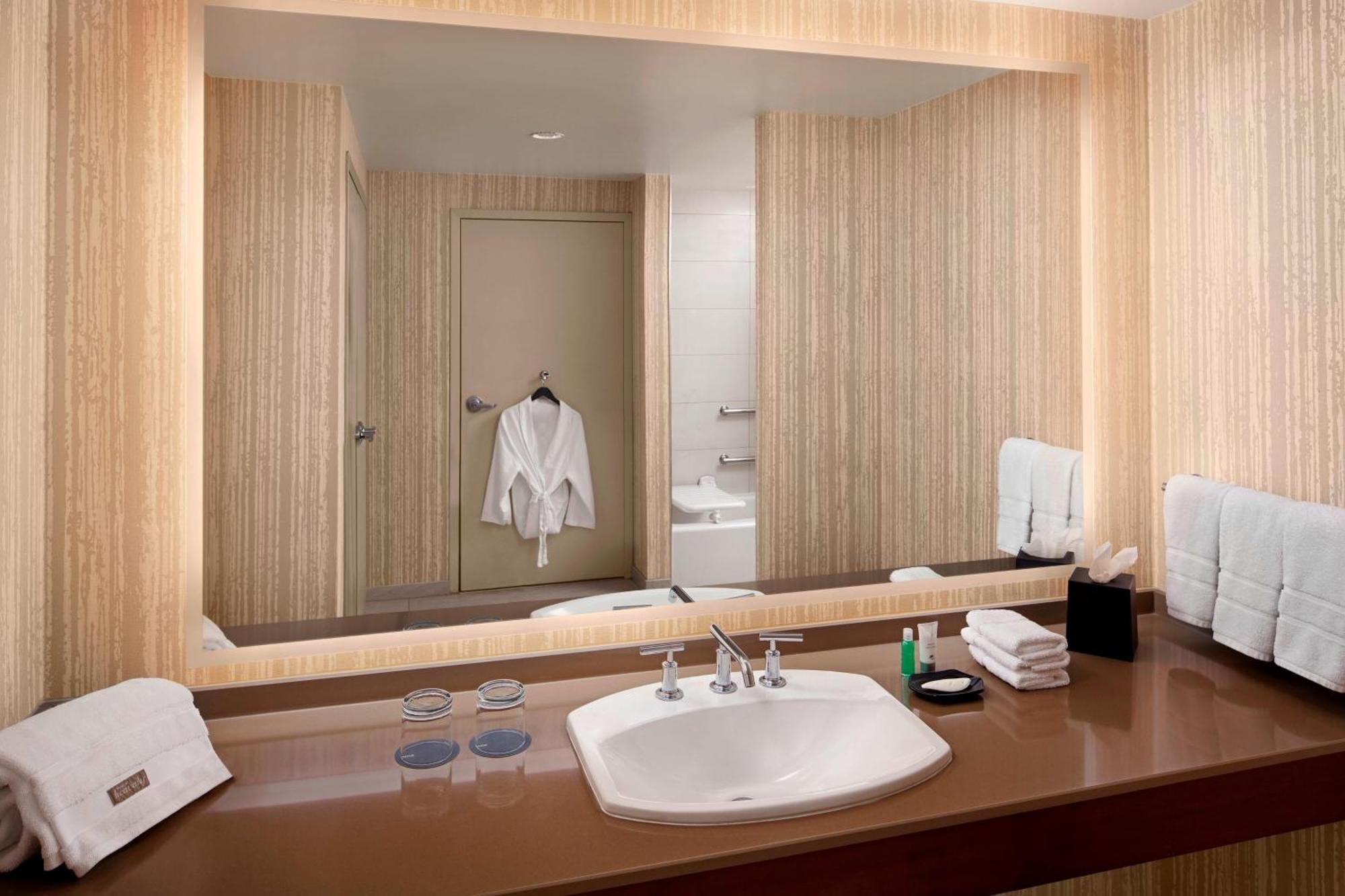 The Westin Cincinnati Bagian luar foto